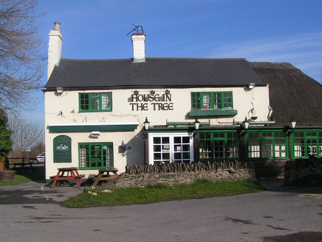 The House in the Tree pub, Boddington