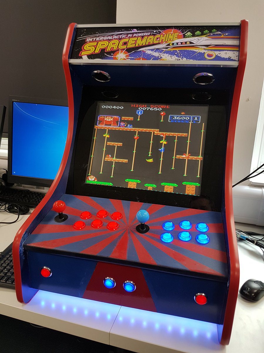 The SPACEMACHINE running Donkey Kong Junior at the Jam, with blue underglow