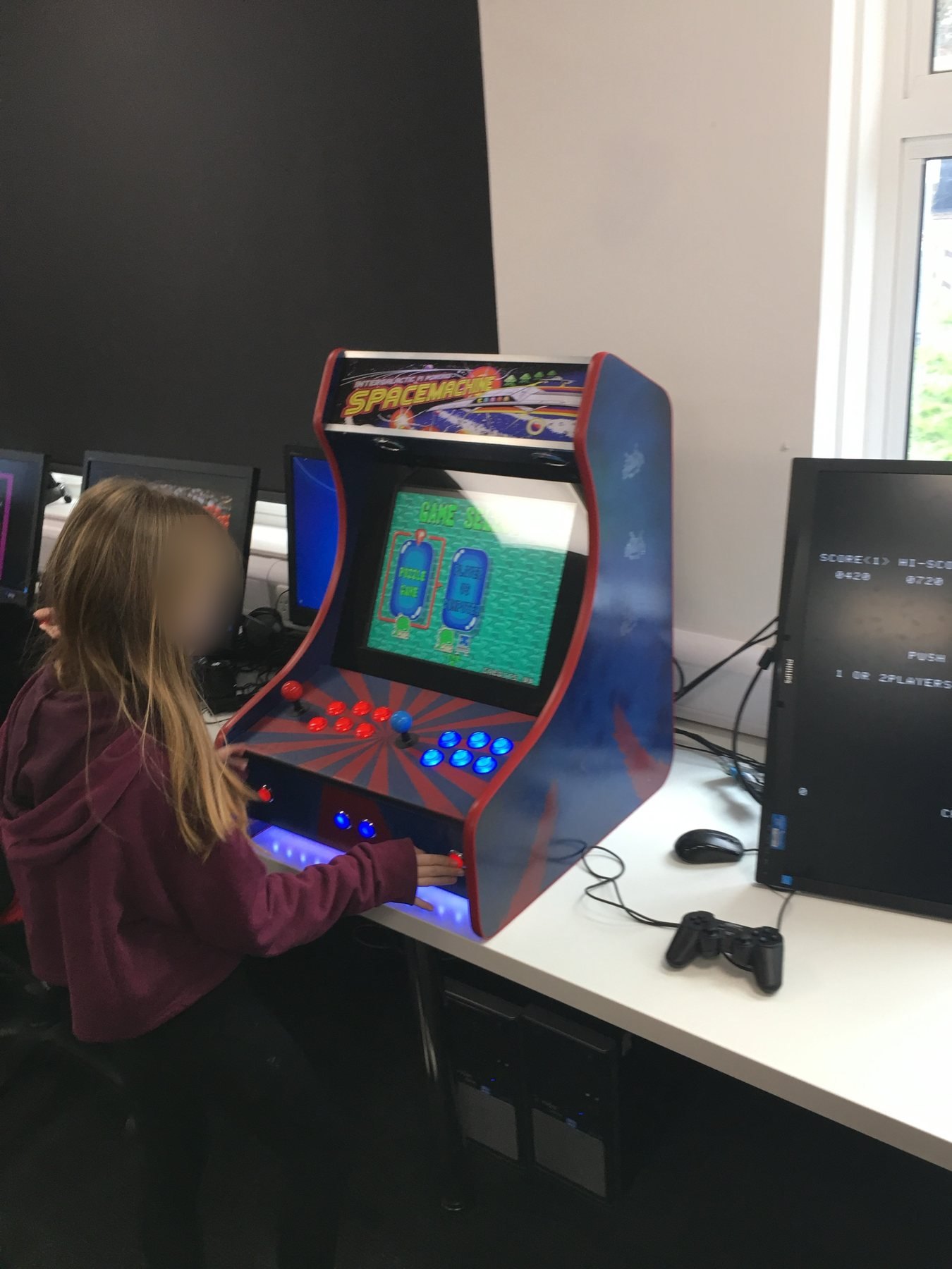 A young player at the SPACEMACHINE at the Jam
